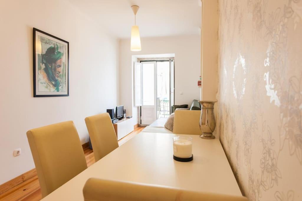 Apartment Old Town, 28 Tram, With Private Terrace *